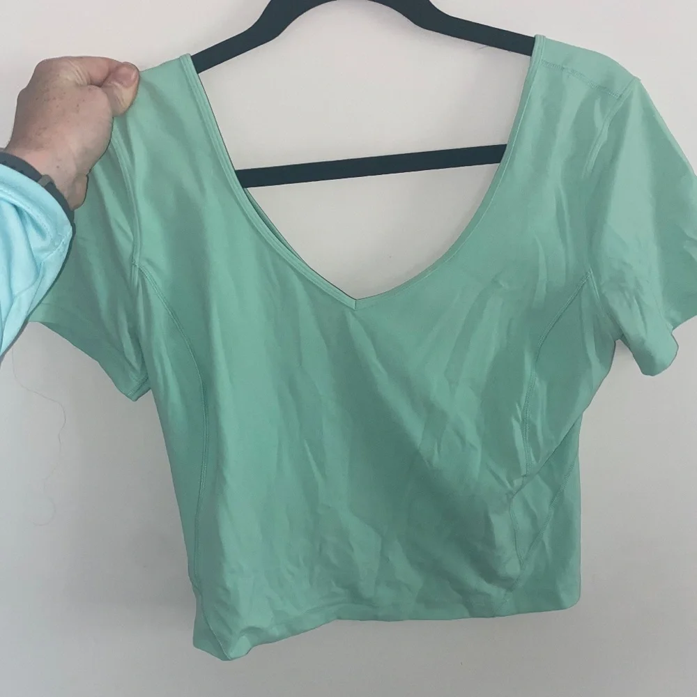 Lulu lemon Align Short Sleeve Cropped Tops (Blue Gray White Marble Active Top) - Picture 2 of 4